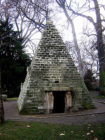 Pyramide Parc Monceau