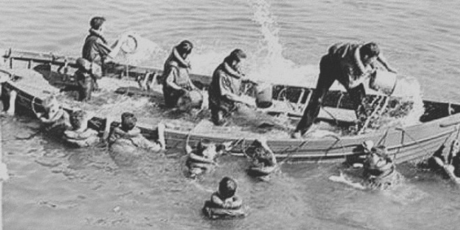 Mieux vaut-il boucher le trou de la barque ou écoper sans fin ? Écopage barque coule