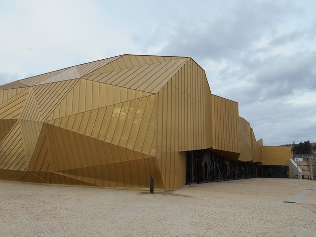 Fare-les-Oliviers salle sports