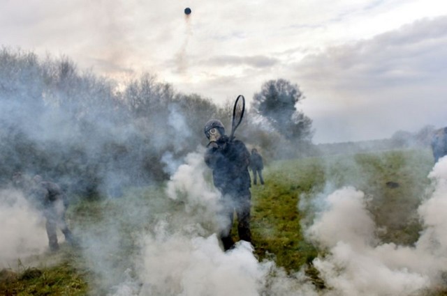 Notre-Dame-des-Landes zadiste renvoie grenade lacrymogène raquette tennis