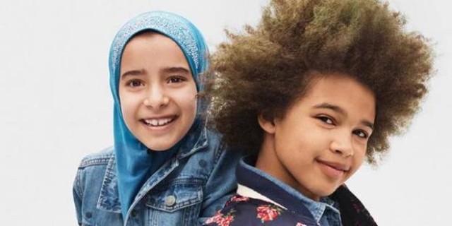 Gap publicité enfants métissé musulman