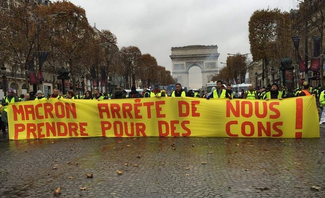 Gilets Jaunes macron arrête prendre pour cons Champs Élysées