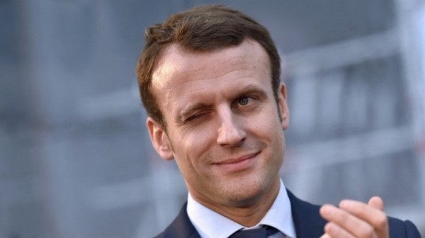 Macron clin œil