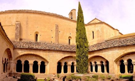 L’abbaye de Ganagobie nous en fait voir de toutes les couleurs…