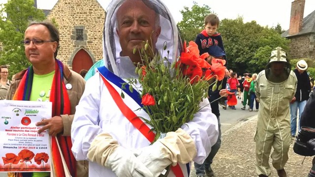 Daniel Cueff maire Langouët lutte contre pesticides