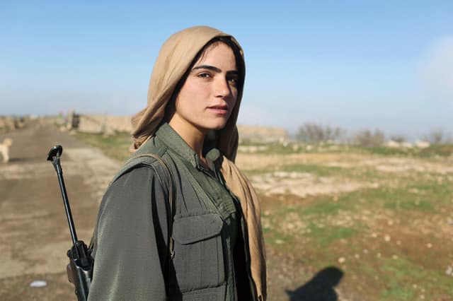 Femme soldat kurde