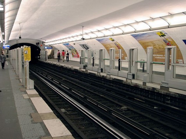 Métro - portes automatiques - canalisation