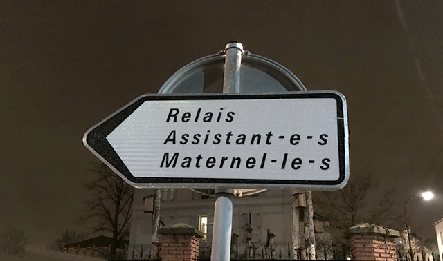 Panneau_Relais_Assistant_Maternel_Écriture_inclusive_rue_Dalayrac_Fontenay_Bois