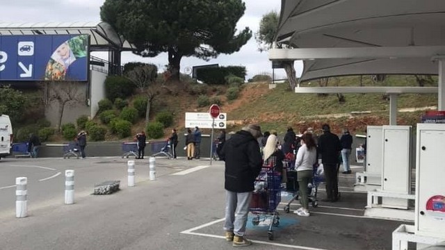 Queue magasin - Carrefour Antibes