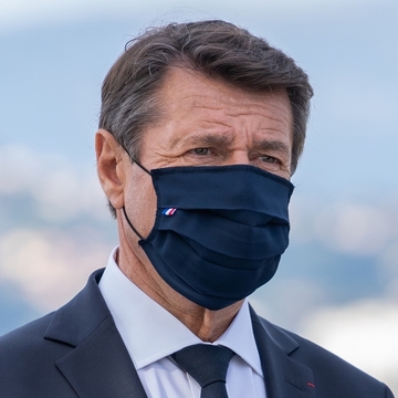 Estrosi masqué