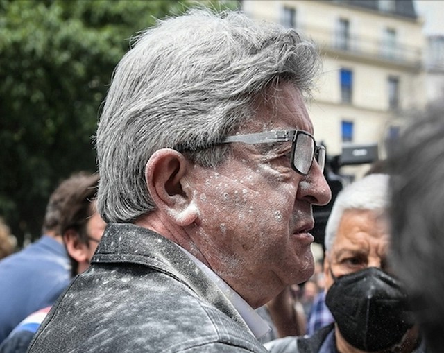 Jean-Luc Mélenchon - enfariné